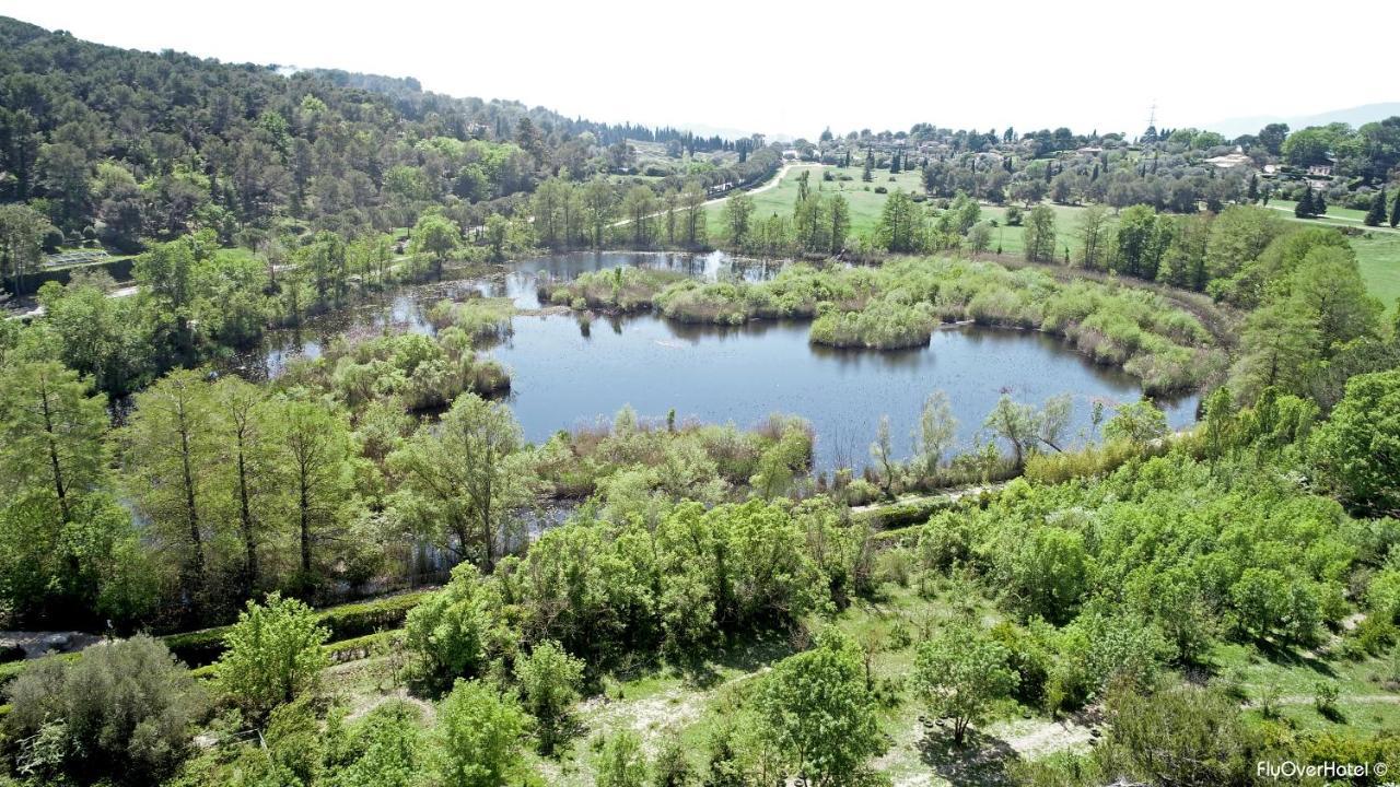 Отель Le Manoir De L'Etang Мужен Экстерьер фото