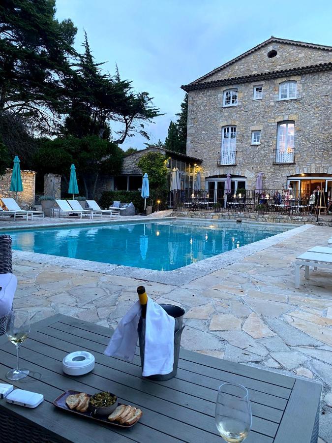 Отель Le Manoir De L'Etang Мужен Экстерьер фото